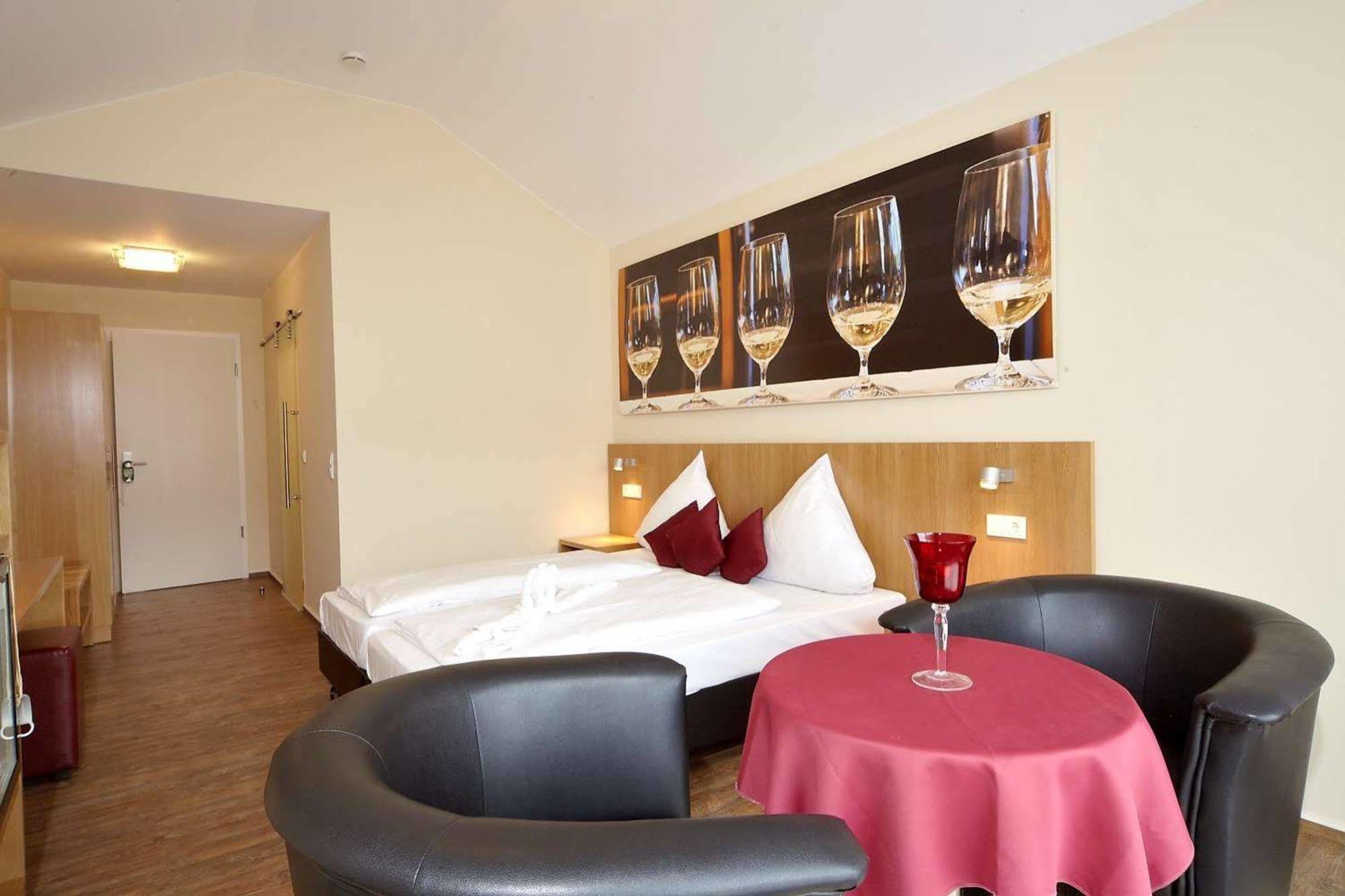 Christiana'S Wein & Art Hotel Бернкастель-Кюс Екстер'єр фото